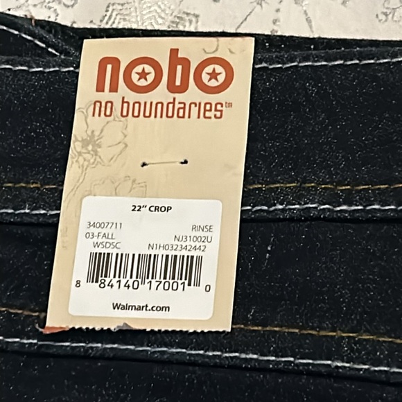 NWT novo crop - Picture 3 of 8